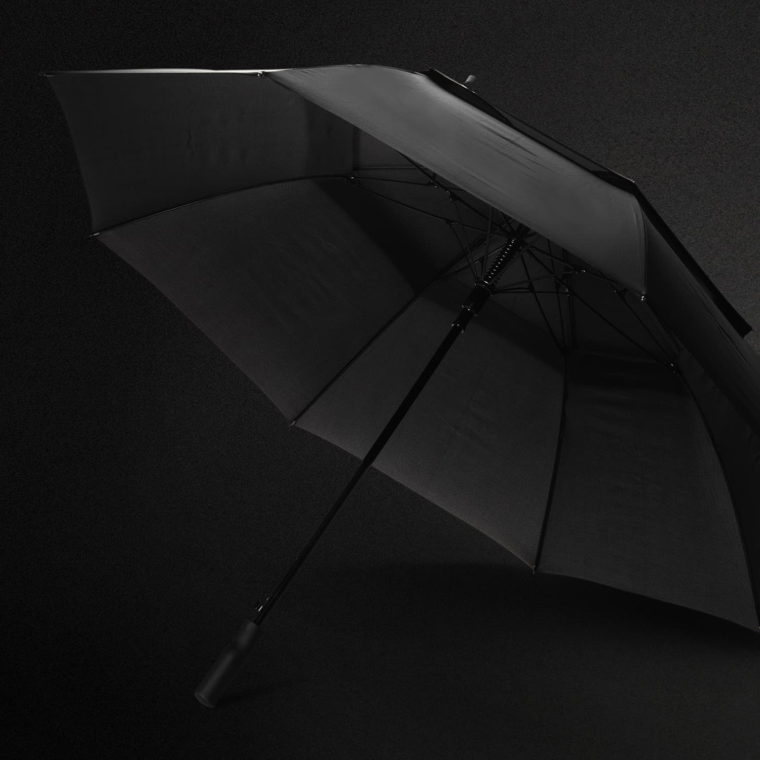 Swiss Peak Tornado 76cm Storm Umbrella · Product view