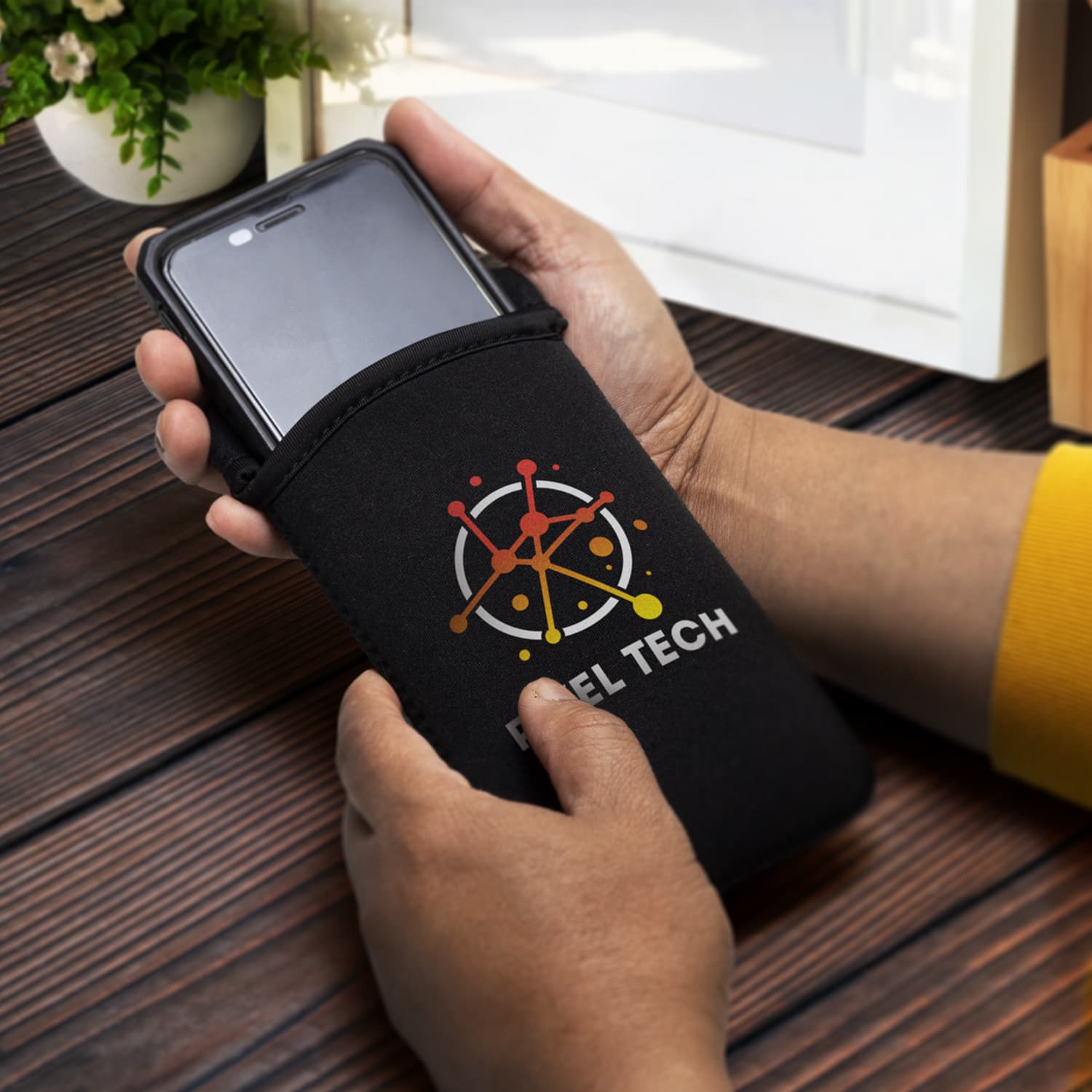 Spencer Phone Pouch · Product view