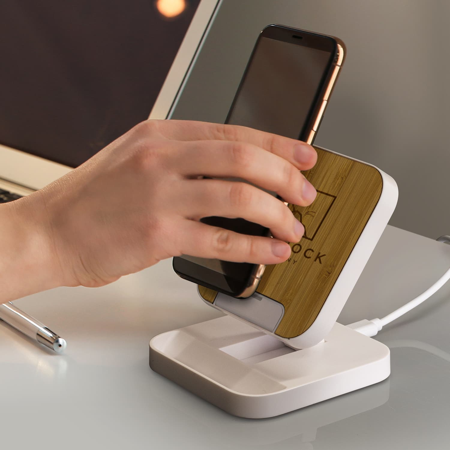 Flex Wireless Fast Charging Stand · Product view