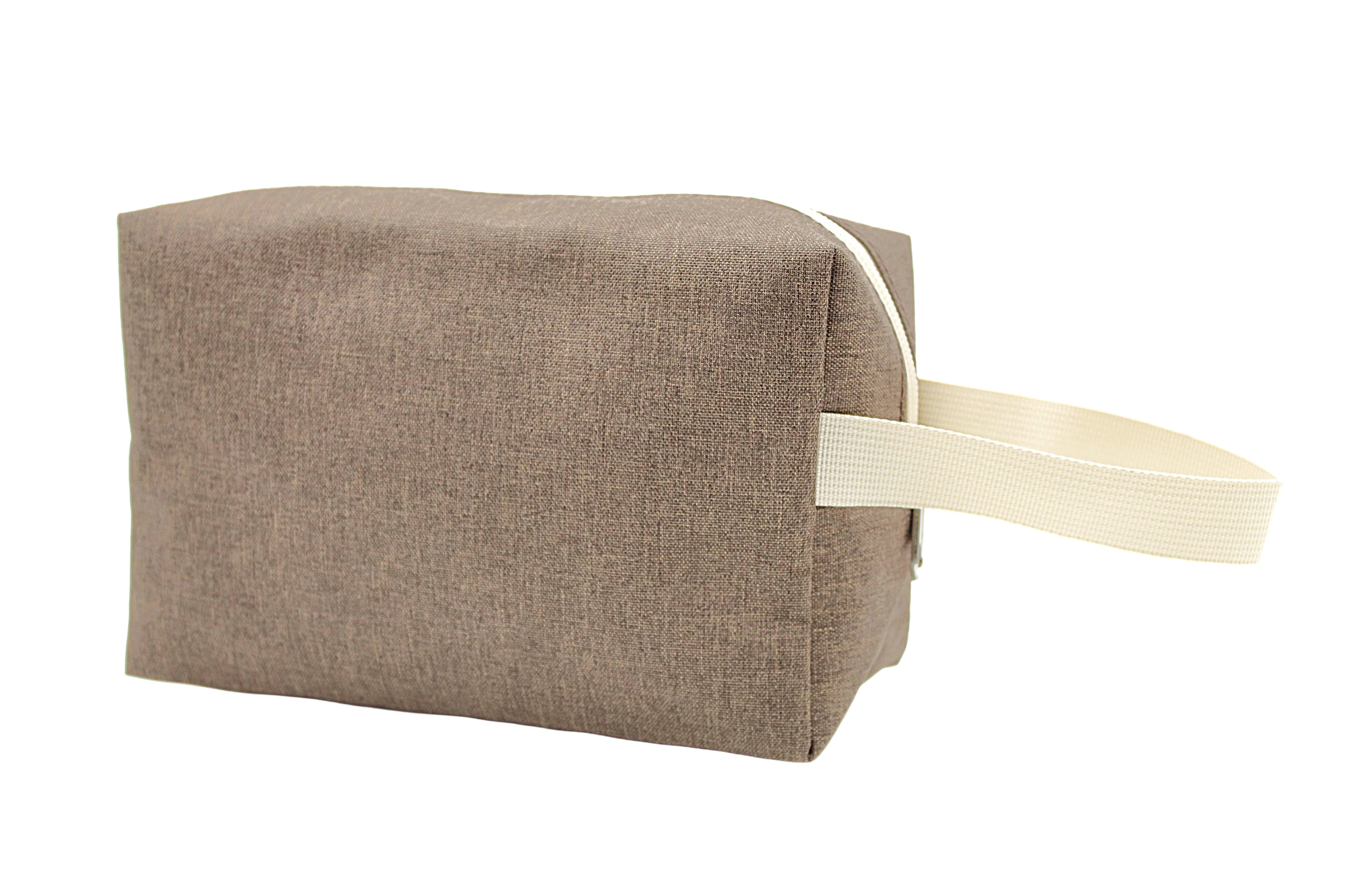 Cambria Pouch Bag · Product view
