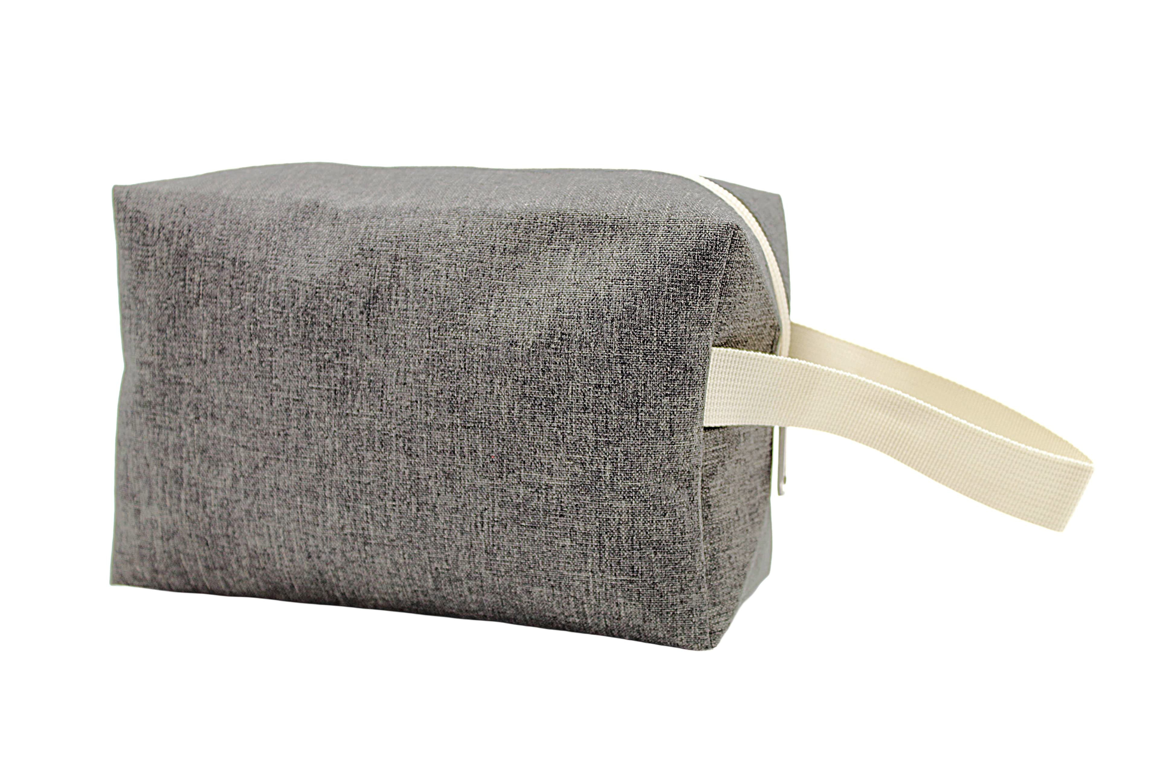 Cambria Pouch Bag · Product view